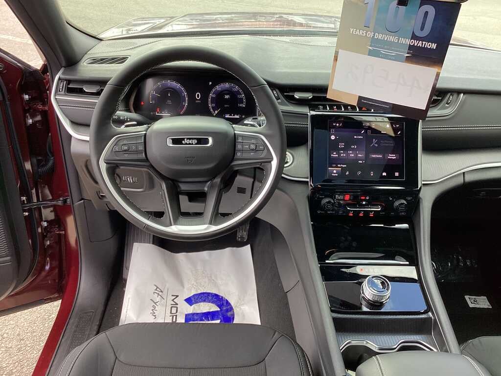 2026 Jeep Grand Cherokee GRAND CHEROKEE LAREDO X 4X4