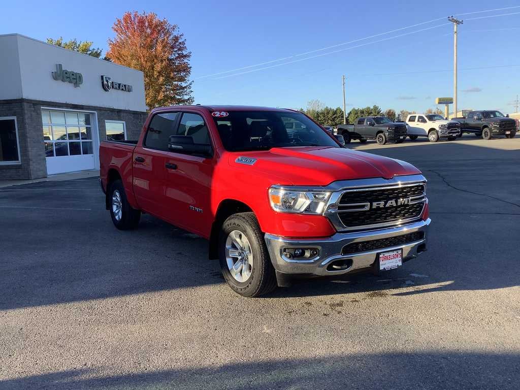 2024 RAM 1500 Big Horn Crew Cab 4x4 5'7' Box