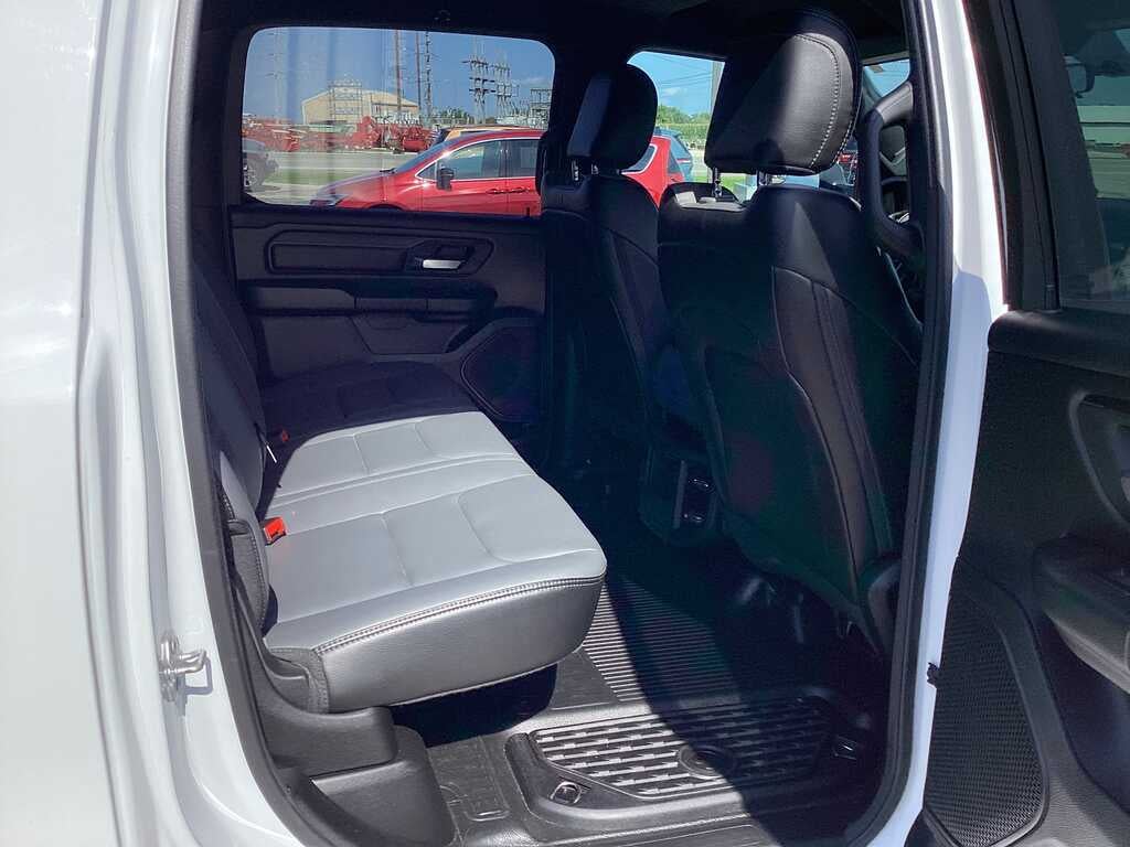 2022 RAM 1500 Tradesman Crew Cab 4x4 6'4' Box