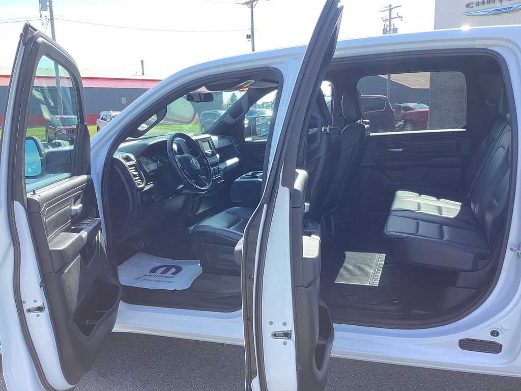 2022 RAM 1500 Tradesman Crew Cab 4x4 6'4' Box