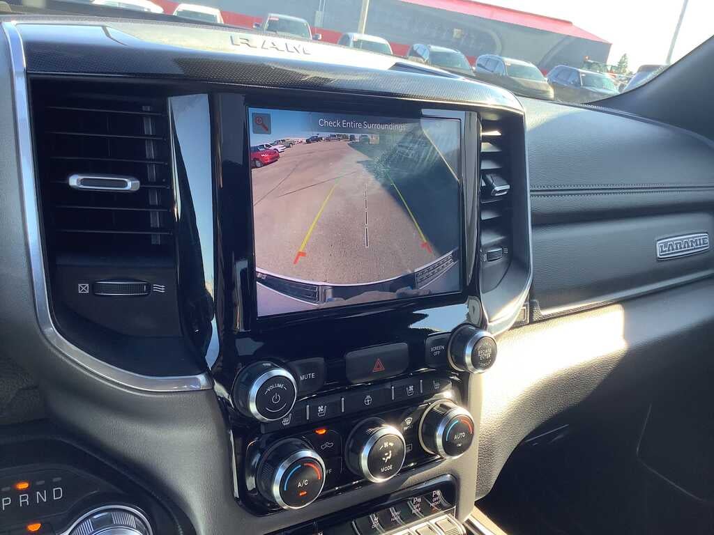 2022 RAM 1500 Laramie Crew Cab 4x4 6'4' Box