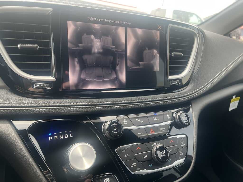 2027 Chrysler Pacifica PACIFICA SELECT