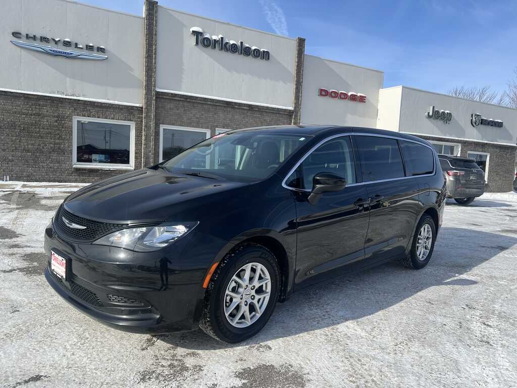 2023 Chrysler Voyager LX