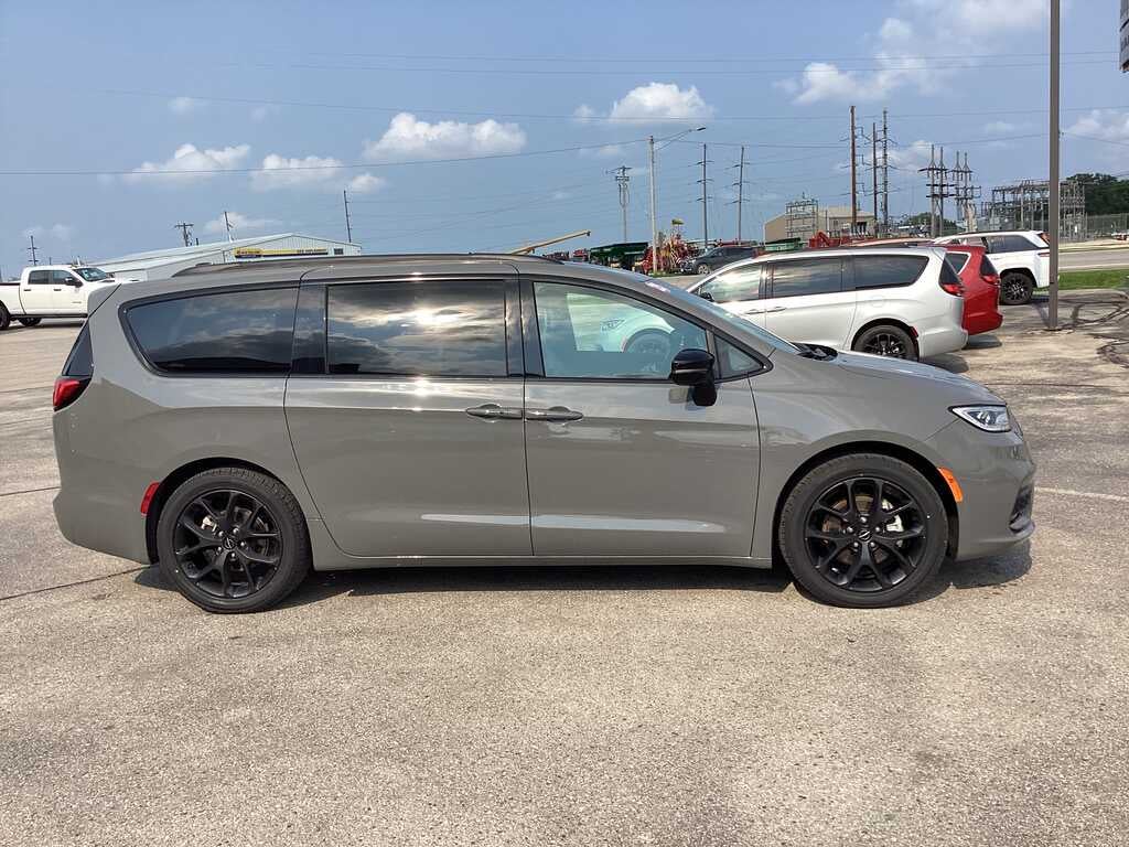 2025 Chrysler Pacifica Limited