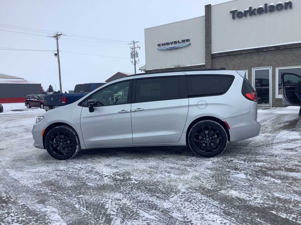 2026 Chrysler Pacifica PACIFICA SELECT AWD