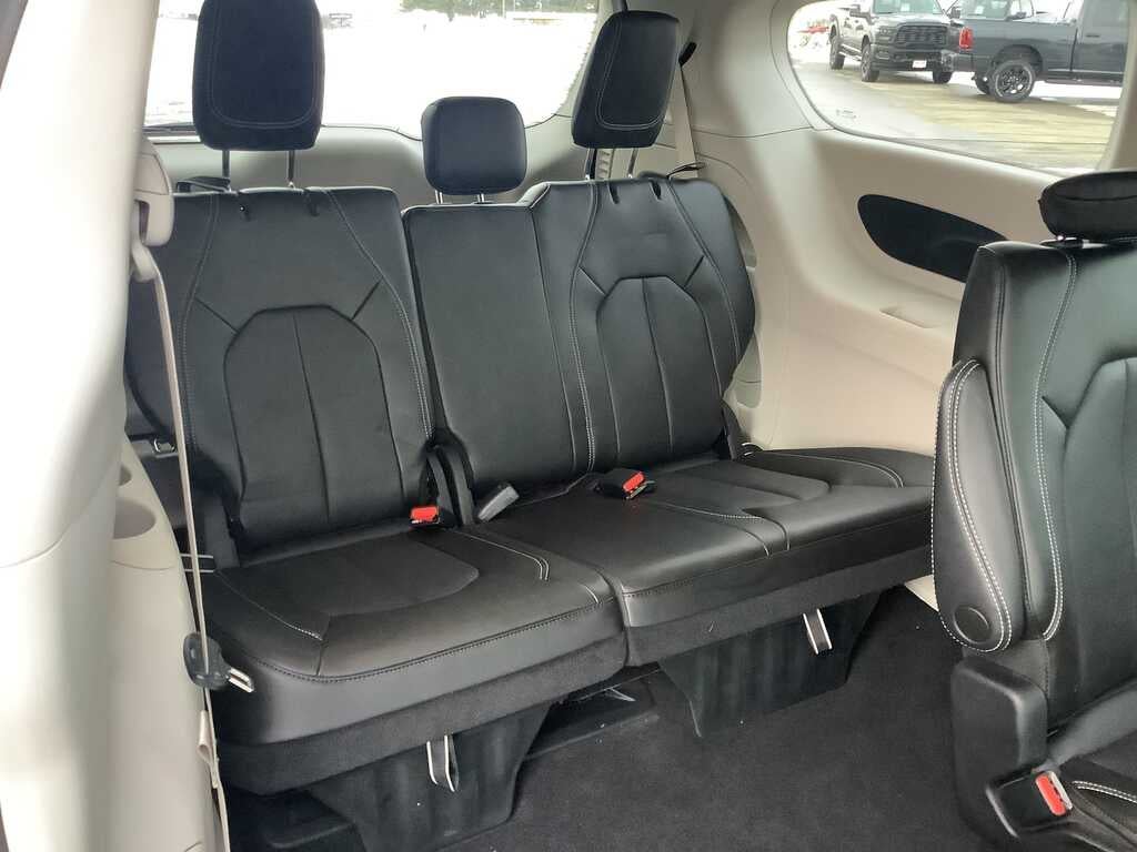 2023 Chrysler Pacifica Touring L AWD