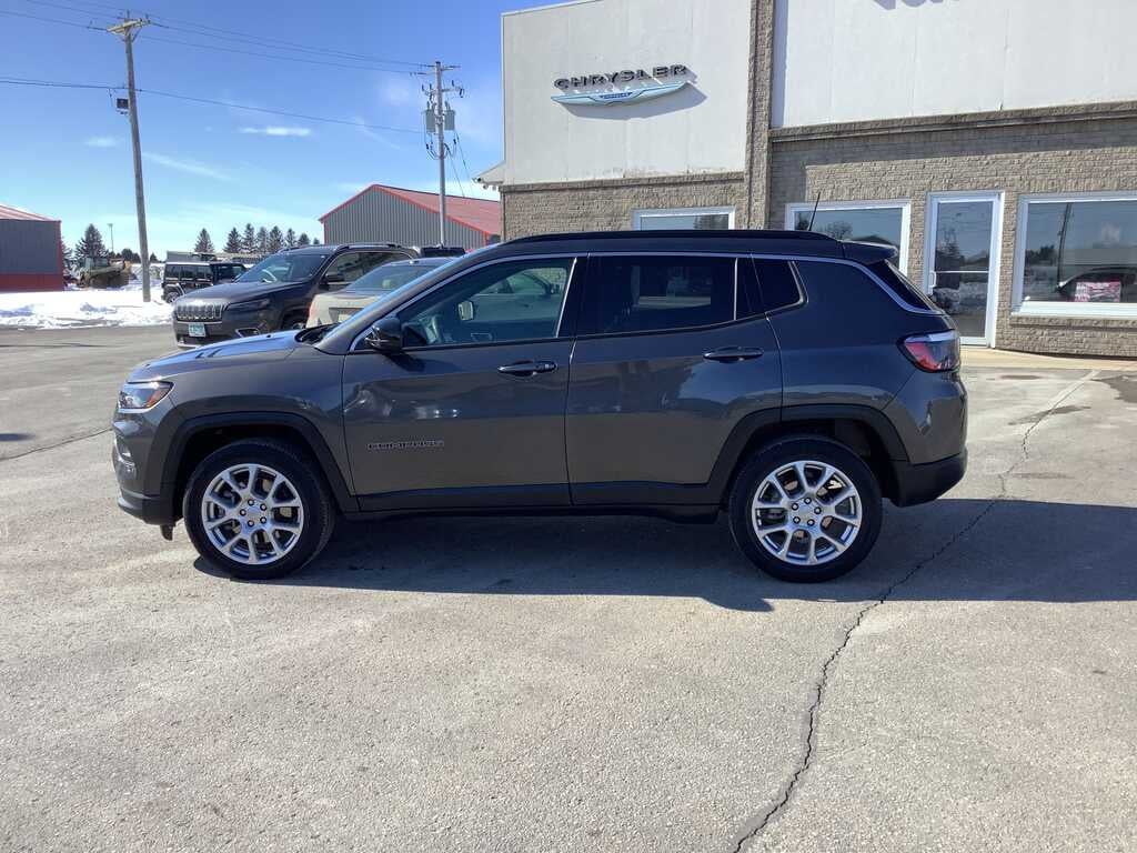 2023 Jeep Compass Latitude Lux FWD