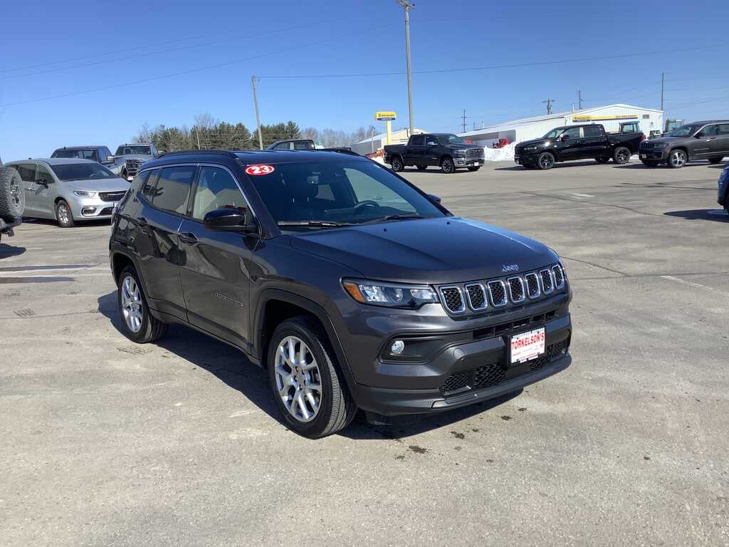 2023 Jeep Compass Latitude Lux FWD