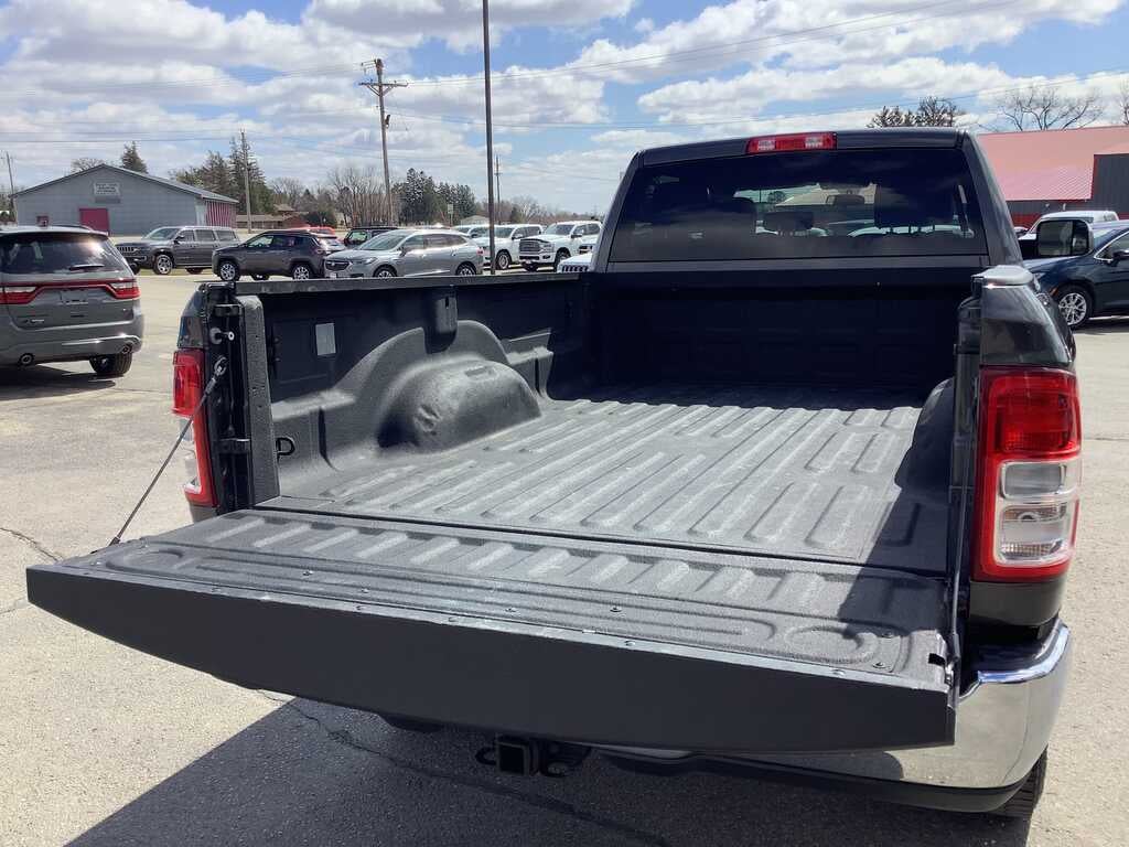 2022 RAM 2500 Tradesman Crew Cab 4x4 8' Box