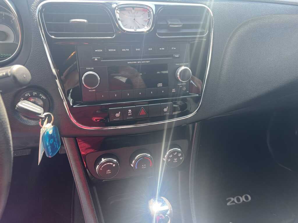 2013 Chrysler 200 LX