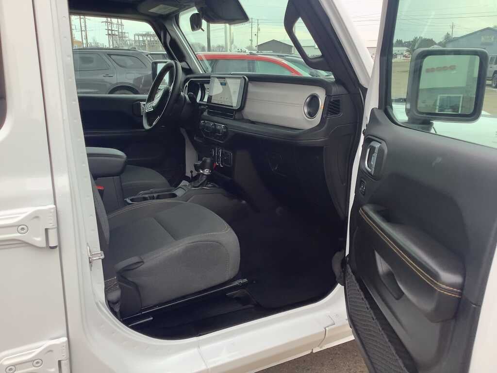 2025 Jeep Wrangler 4-Door Sahara 4x4