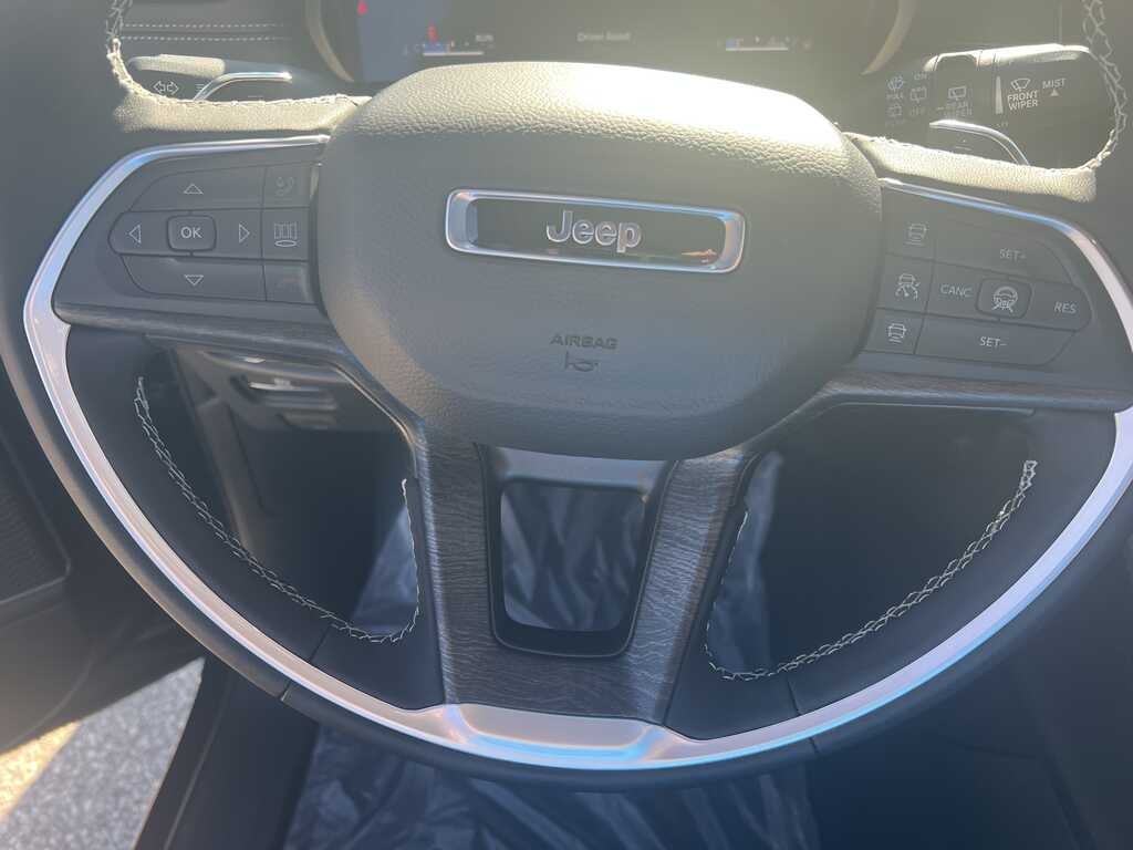 2027 Jeep Grand Cherokee GRAND CHEROKEE LIMITED RESERVE 4X4