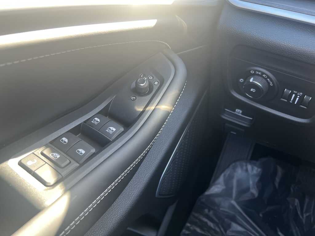 2027 Jeep Grand Cherokee GRAND CHEROKEE LIMITED RESERVE 4X4