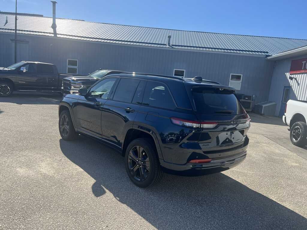 2027 Jeep Grand Cherokee GRAND CHEROKEE LIMITED RESERVE 4X4