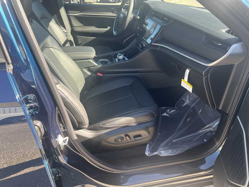 2027 Jeep Grand Cherokee GRAND CHEROKEE LIMITED RESERVE 4X4