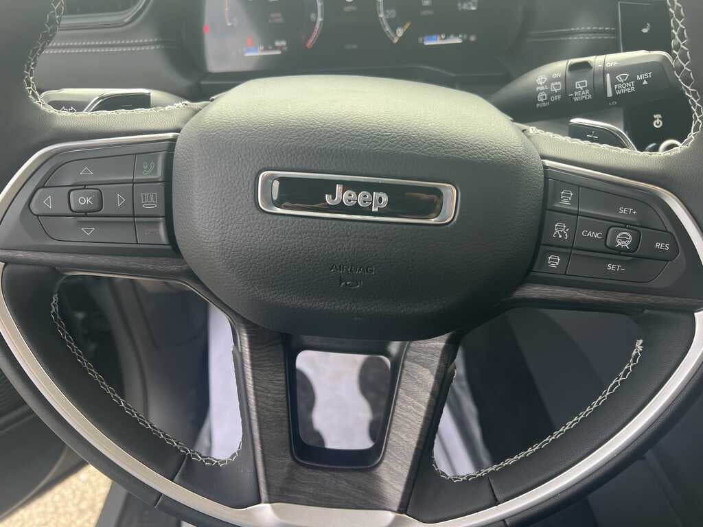 2027 Jeep Grand Cherokee GRAND CHEROKEE LIMITED 4X4