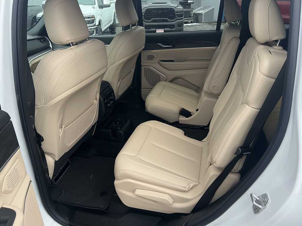 2026 Jeep Grand Cherokee GRAND CHEROKEE L LIMITED 4X4