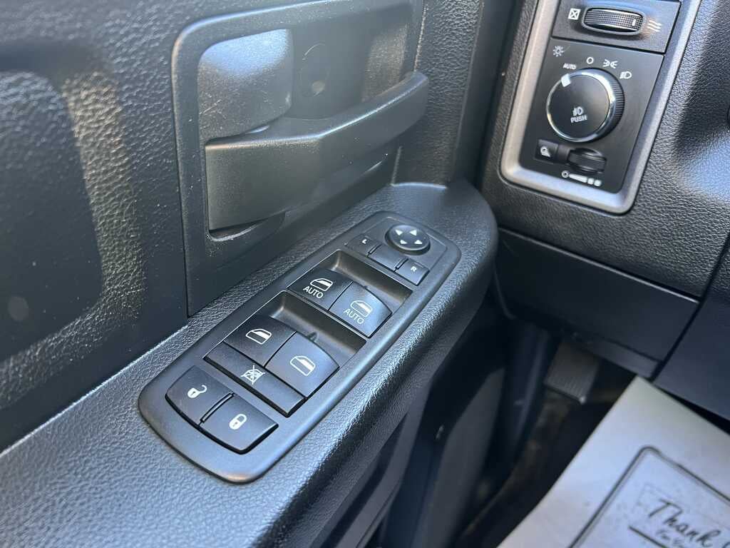 2019 RAM 1500 Classic Tradesman Crew Cab 4x4 5'7' Box