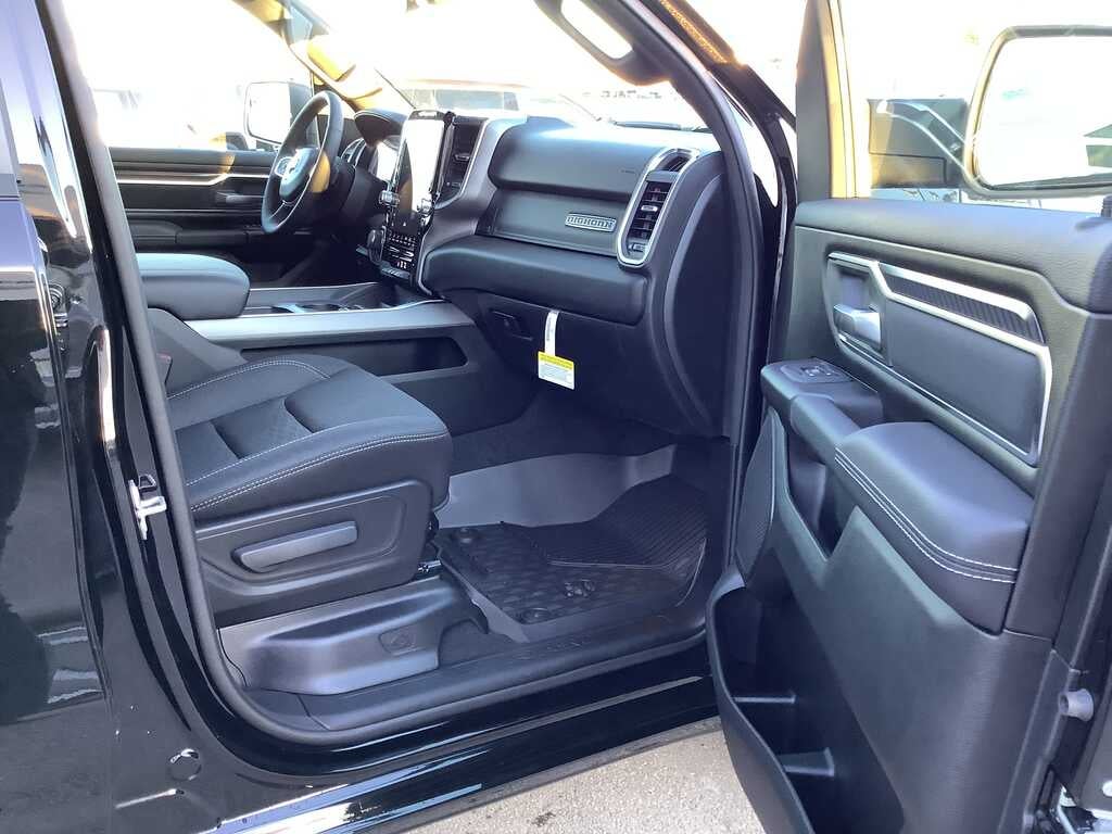 2026 RAM 1500 Crew Cab Big Horn 4x4 Night