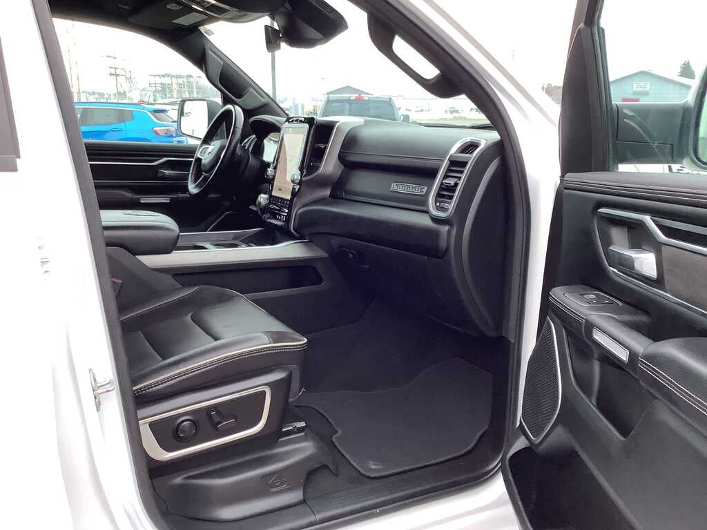 2023 RAM 1500 Laramie Crew Cab 4x4 5'7' Box