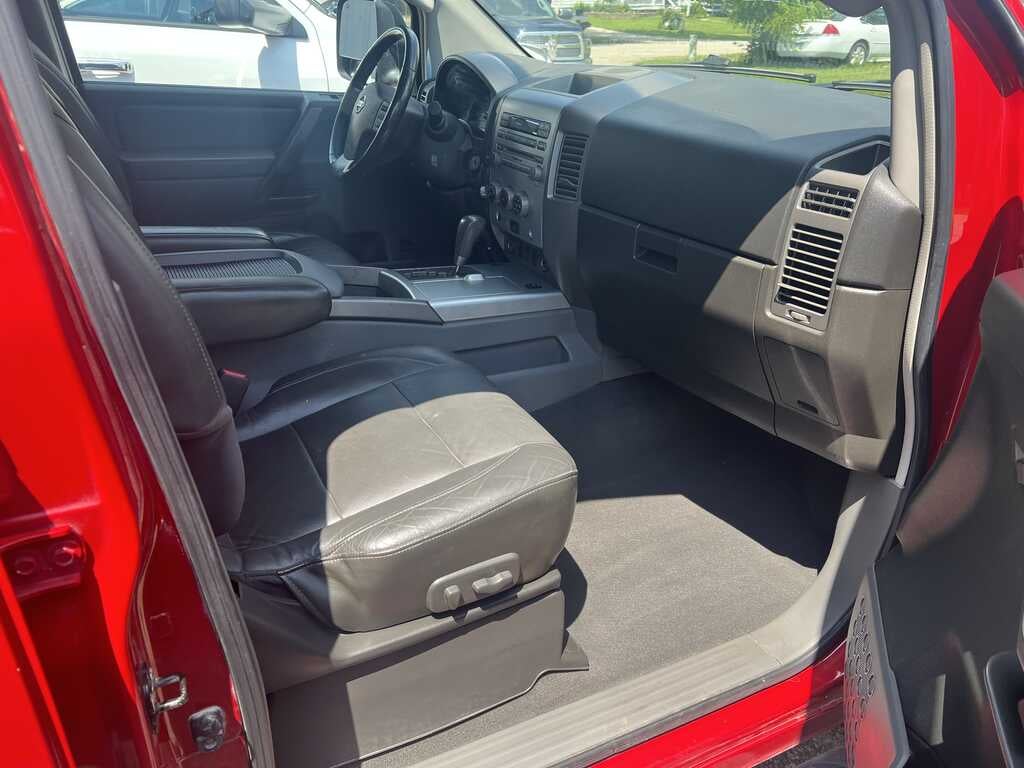 2005 Nissan Titan LE