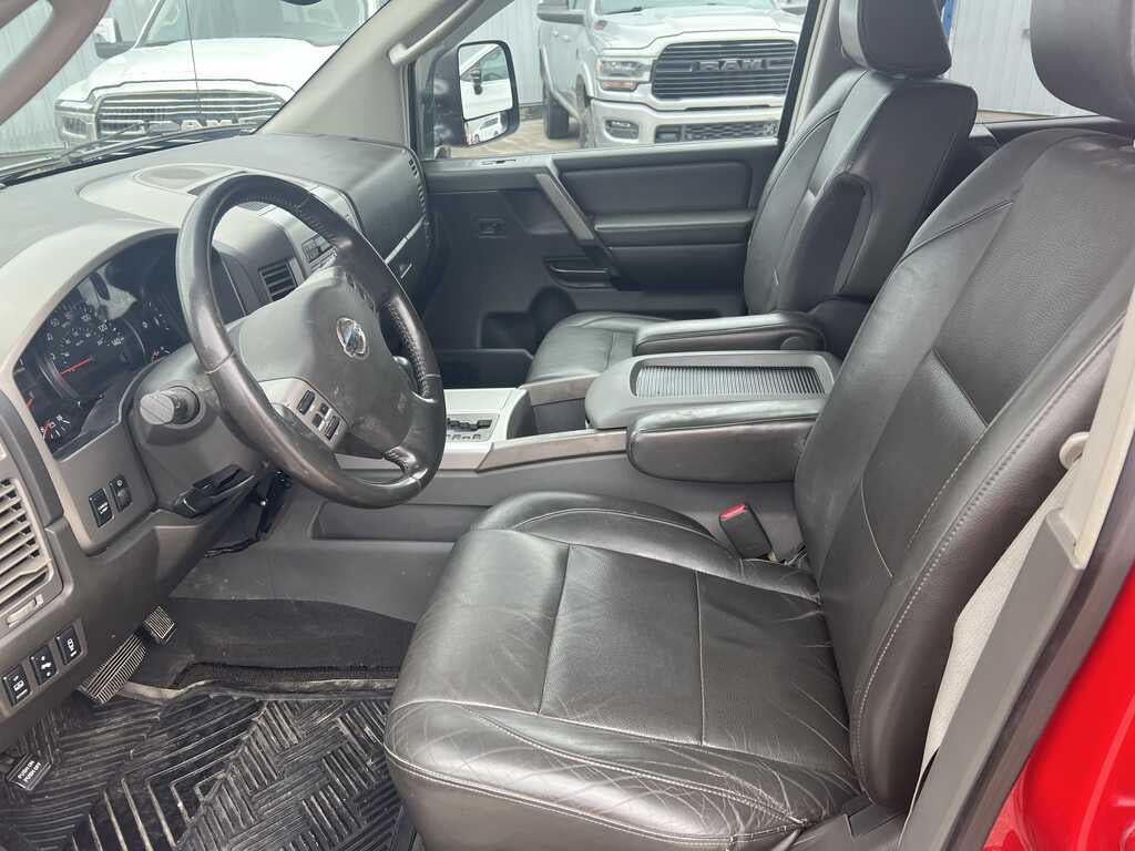 2005 Nissan Titan LE