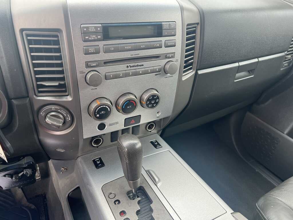 2005 Nissan Titan LE