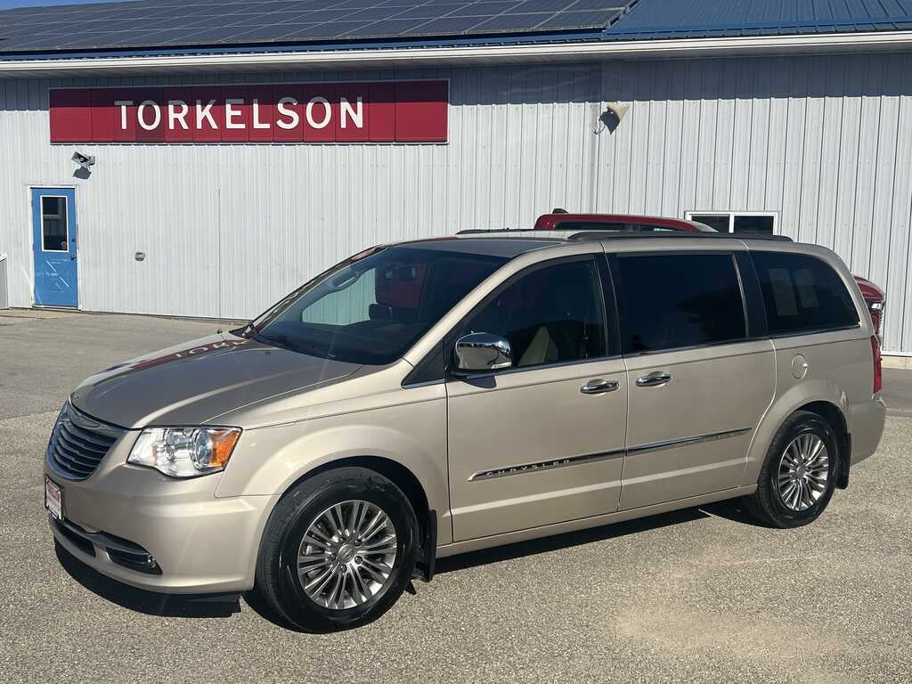 2016 Chrysler Town & Country Touring-L