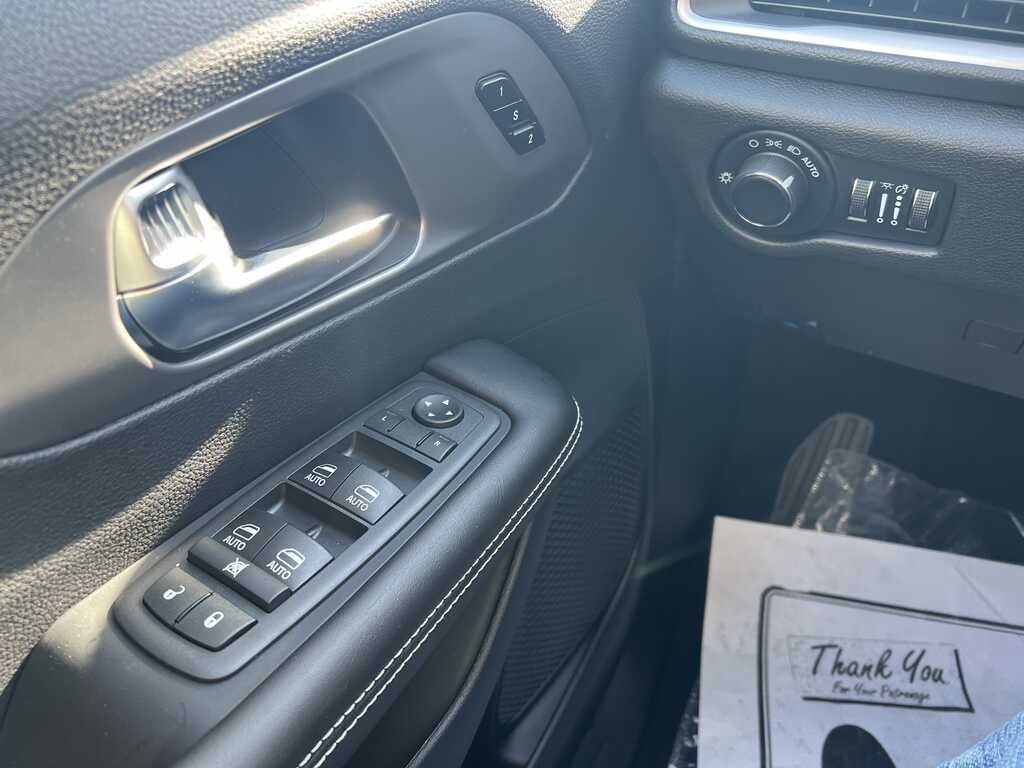 2027 Chrysler Pacifica PACIFICA SELECT AWD