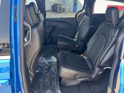 2027 Chrysler Pacifica PACIFICA SELECT AWD