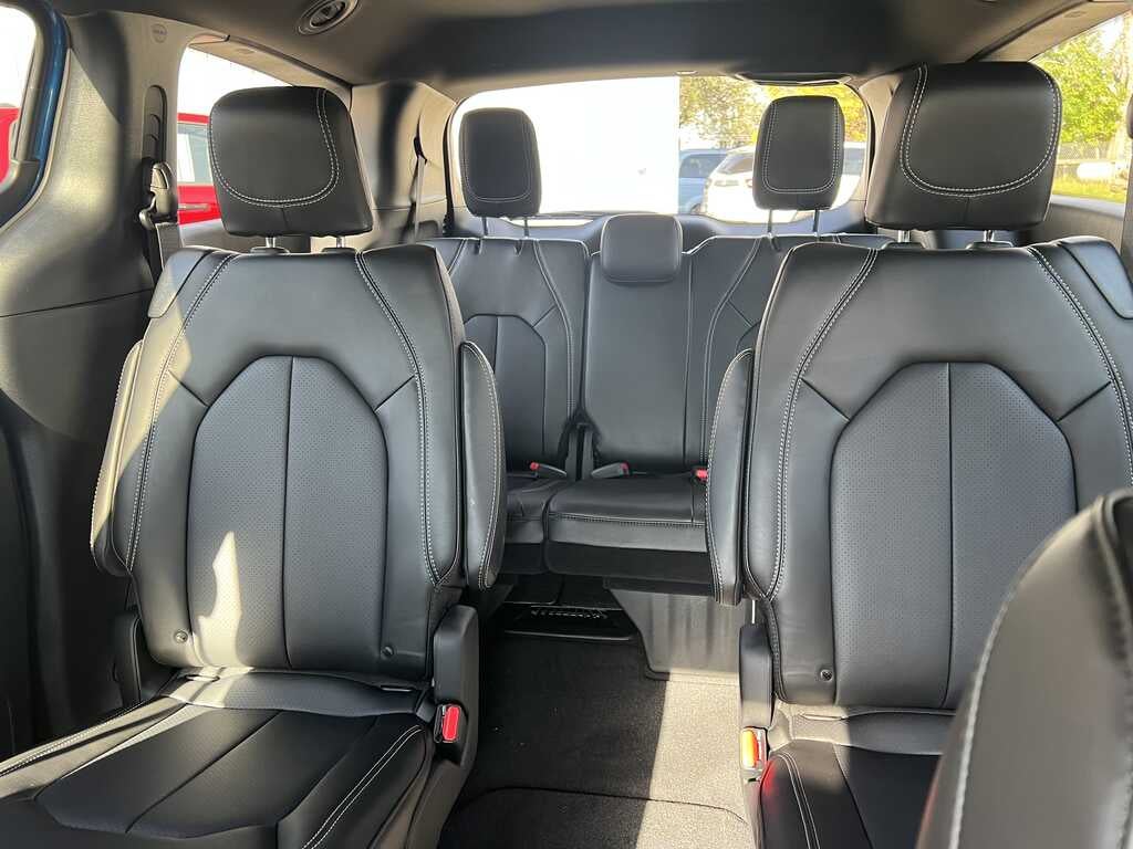 2027 Chrysler Pacifica PACIFICA SELECT AWD