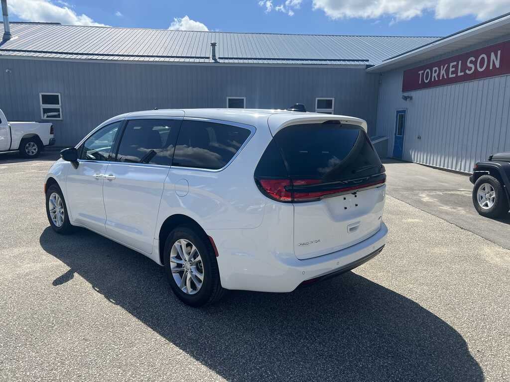 2027 Chrysler Pacifica PACIFICA SELECT AWD