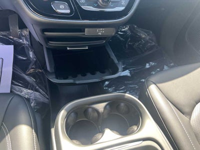 2027 Chrysler Pacifica PACIFICA SELECT AWD