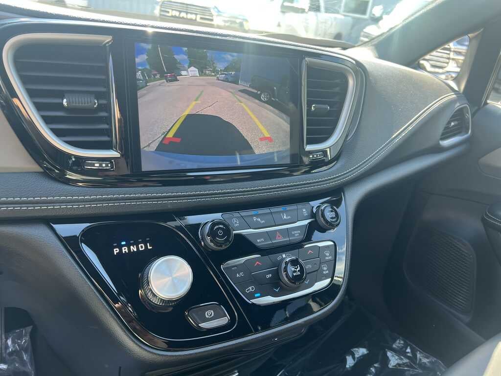 2027 Chrysler Pacifica PACIFICA SELECT AWD