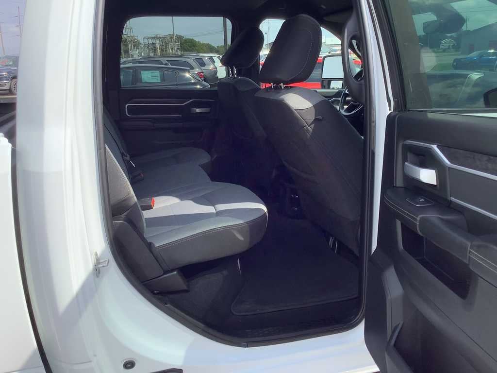 2024 RAM 3500 Big Horn Crew Cab 4x4 8' Box