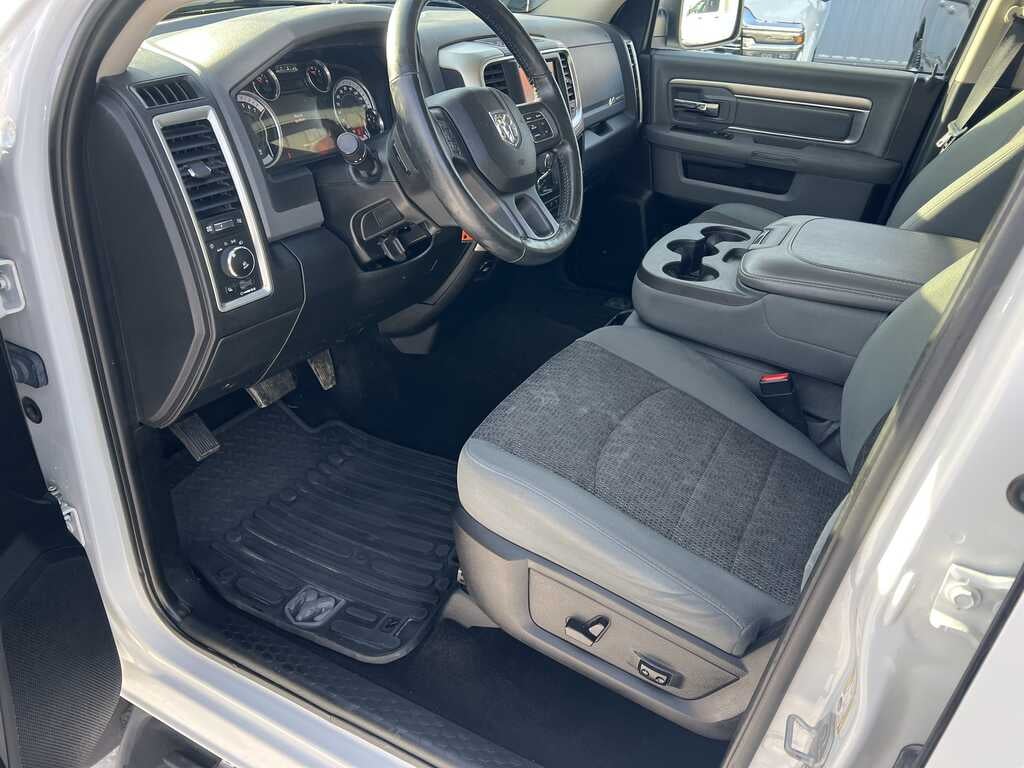 2017 RAM 1500 Big Horn Crew Cab 4x4 5'7' Box